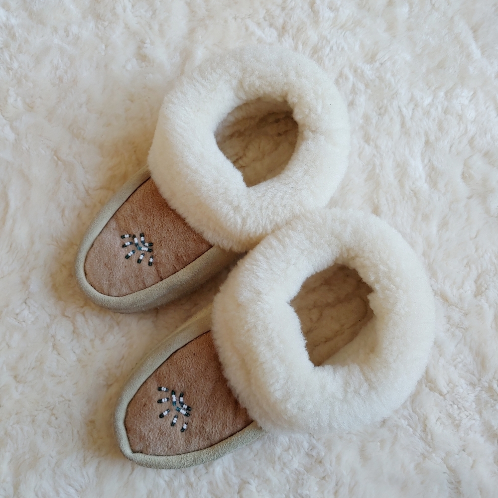 Sheepskin Fur Lined Suede Hide Moccasins Beaded Size 4